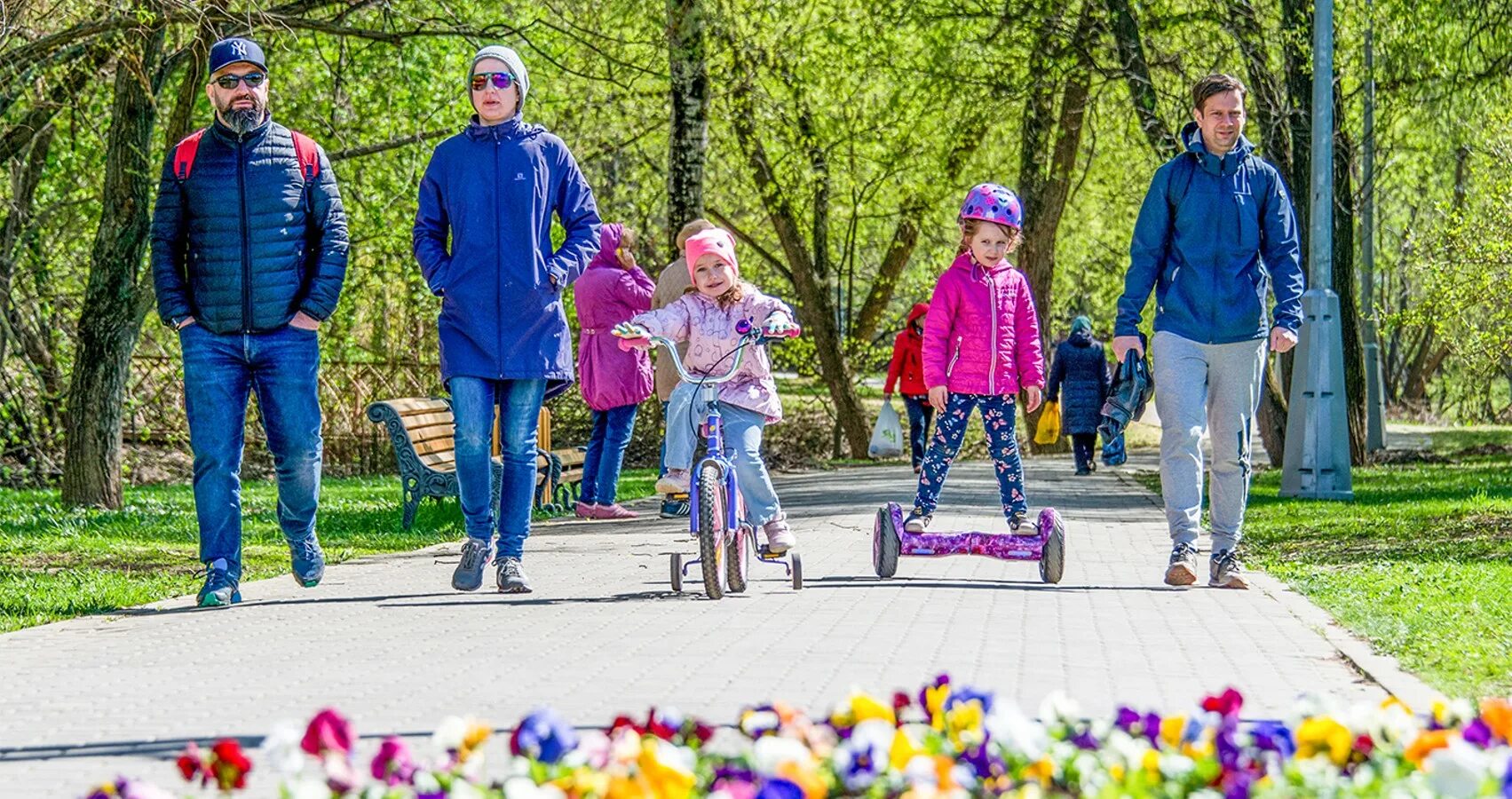 Как учатся дети на майские праздники. Майские праздники в Подмосковье. Майские праздники отели Подмосковье. Майские праздники семья парк. Фото майские праздники туризм.