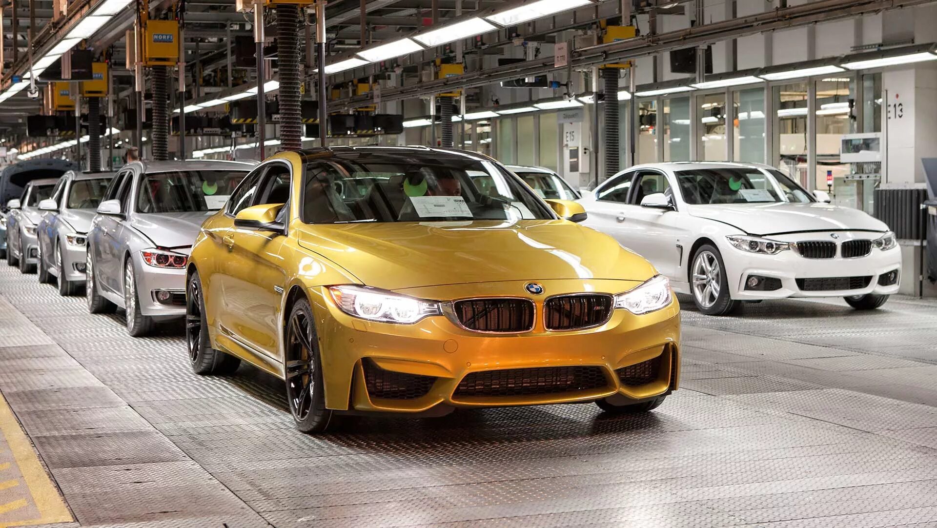 BMW m4 производство. Завод BMW В Германии. BMW m5 e60 завод конвейер. Конвейер БМВ. Какая промышленность в германии