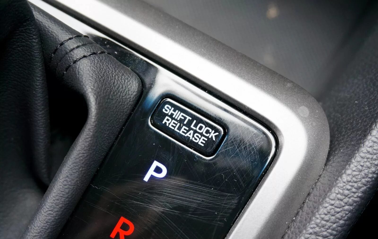 Shift lock на акпп. Кнопка shift lock акпп i40. shift lock release на акпп что это такое. hyundai creta 2025 автомат кнопка shift lock. кнопка shift lock акпп солярис.