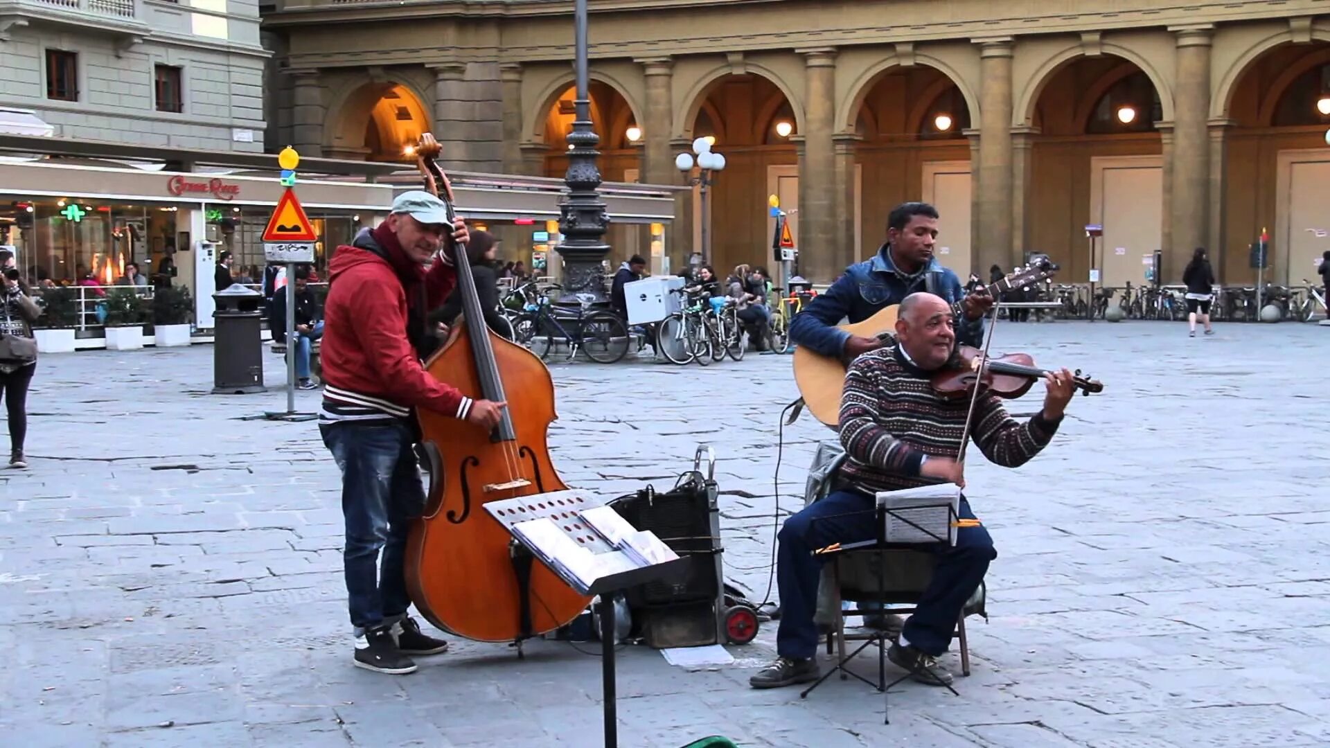 Итальянцы поют. Музыканты мариачи сомбреро. Итальянцы поют песни. Итальянцы поют песни. Итальянцы поют песни.