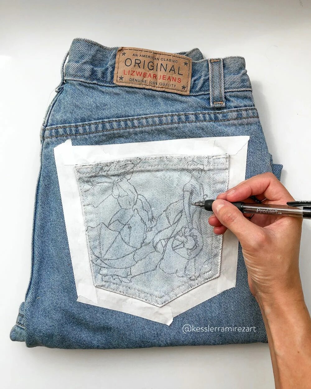 Карман джинсов рисунок. Расписные джинсы. Разрисованные джинсы. Роспись на джинсах. Карман джинсовый.