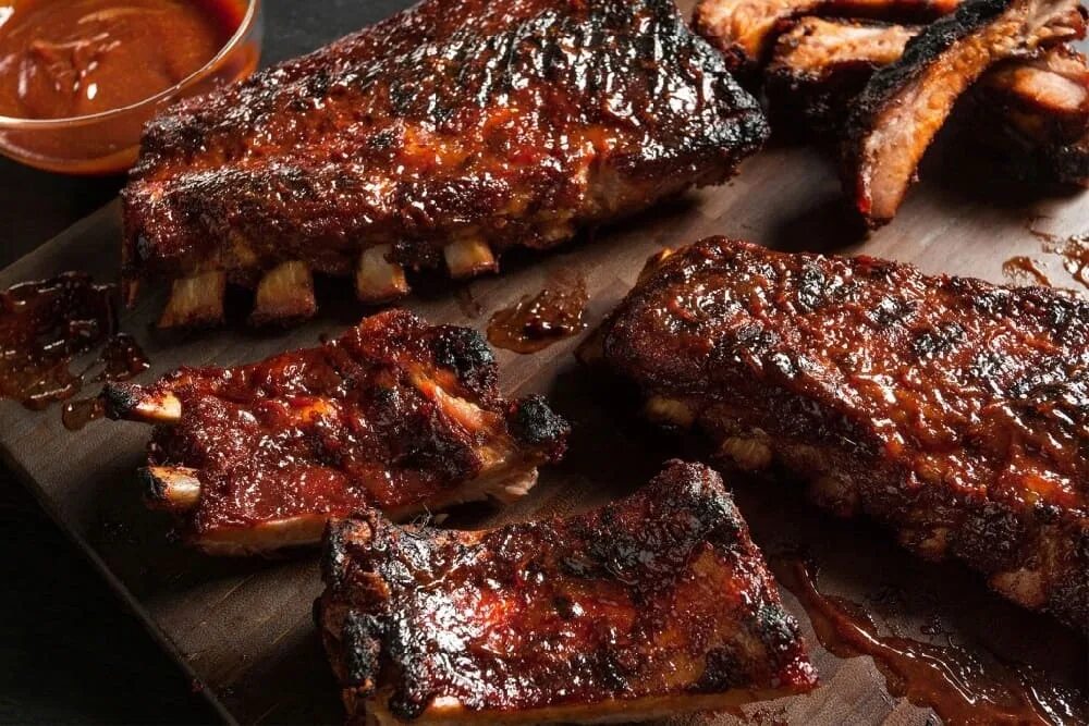 Ребра говяжьи в духовке сочно и вкусно. Свиные ребра bbq. ребрышки барбекю. свиные ребра на мангале. ребра барбекю.