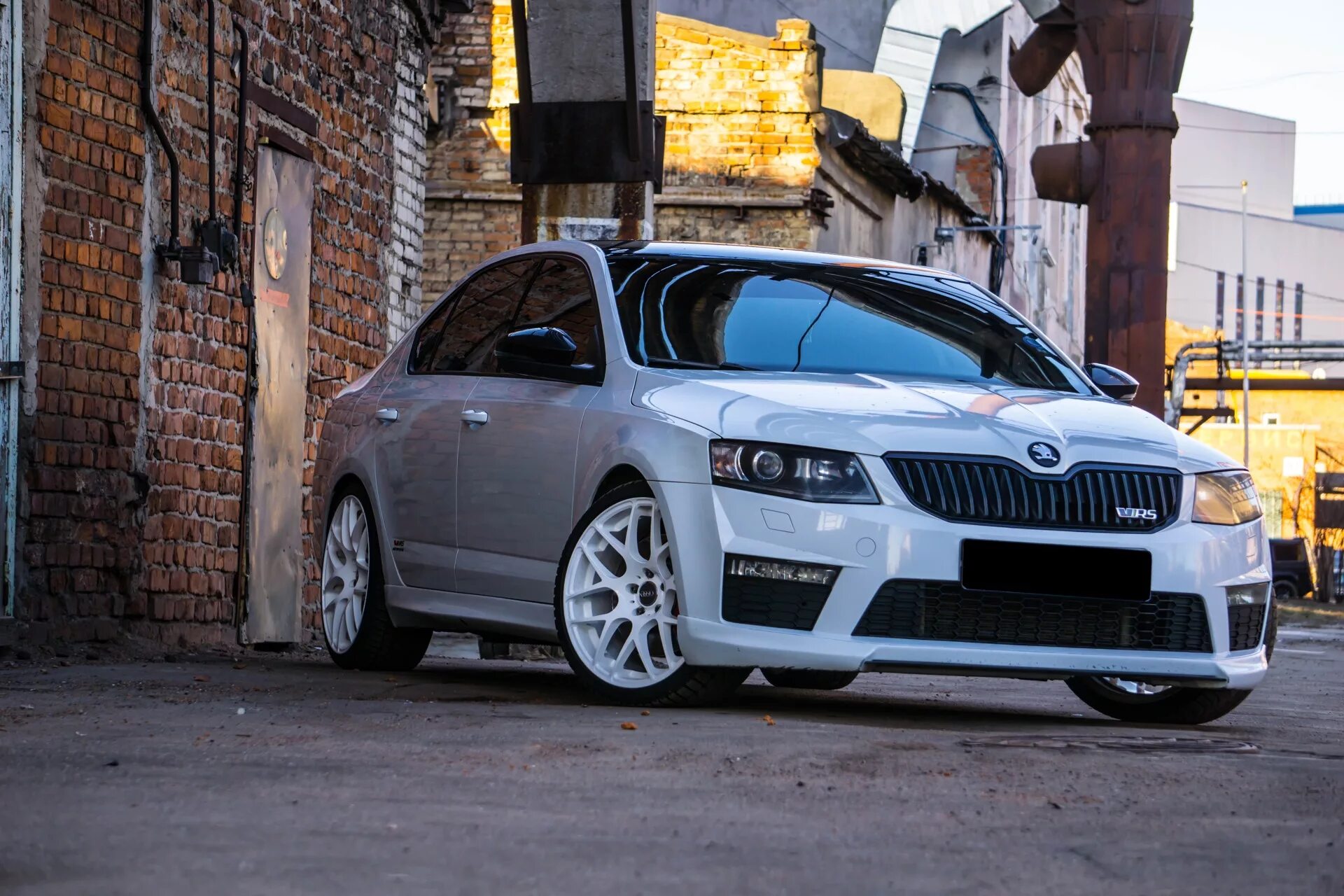 Тюнинг skoda. Шкода Октавия а7 RS. Skoda Octavia a7 RS 2014 белая. Skoda Octavia a7 Стайлинг. Škoda Octavia Tuning.