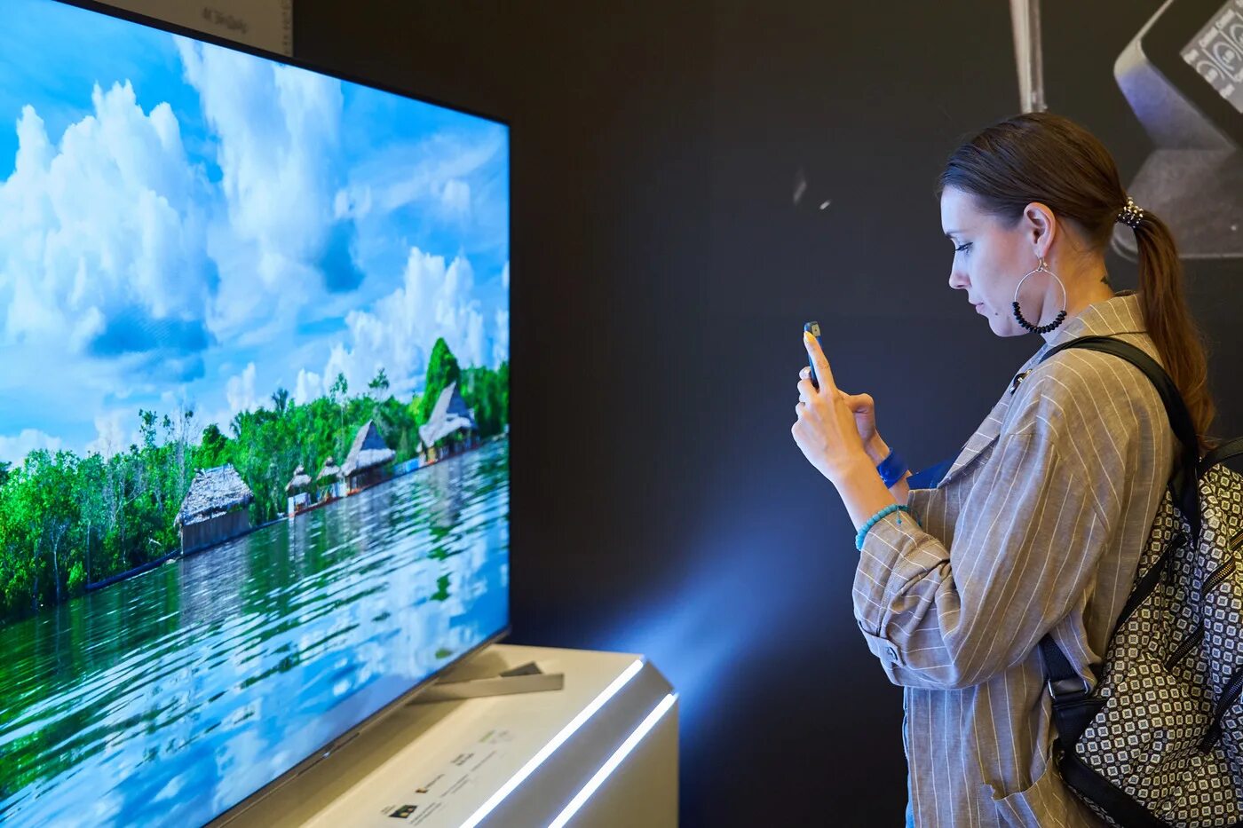 Новые телевизоры в кредит. Sony 8k OLED. Телевизор Sony 8k. Sony Bravia 2019. Телевизор сони бравиа 2019 года.