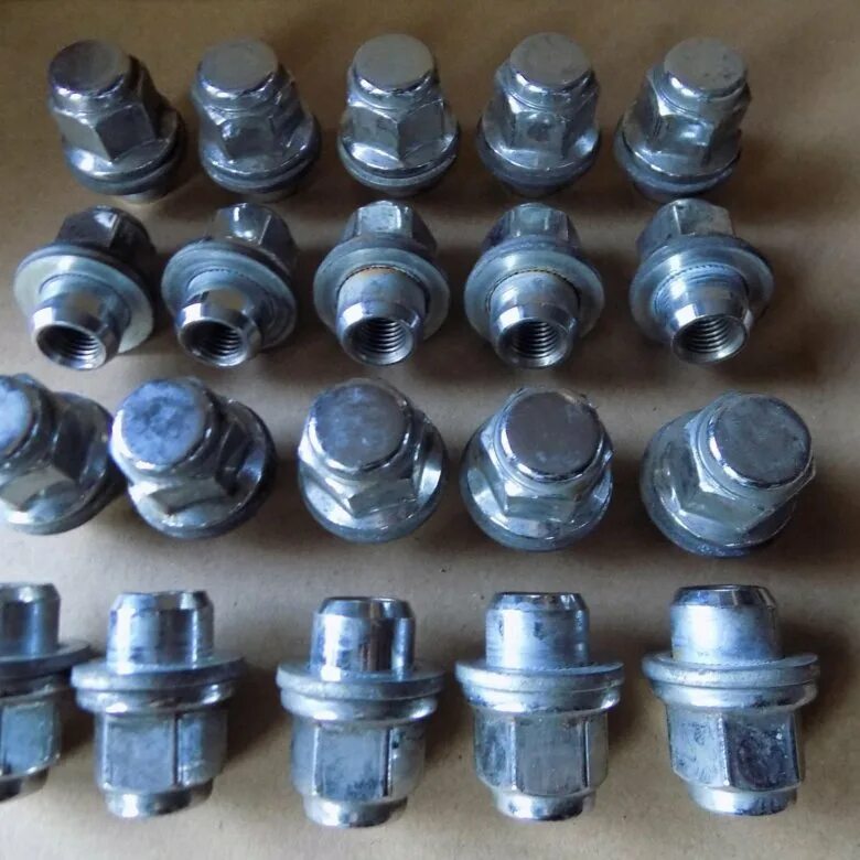 Колесные гайки тойота королла е150. Оригинальные гайки тойота. 5 на тойота королла. Гайка колёсная m12*1. Оригинальные гайки тойота.