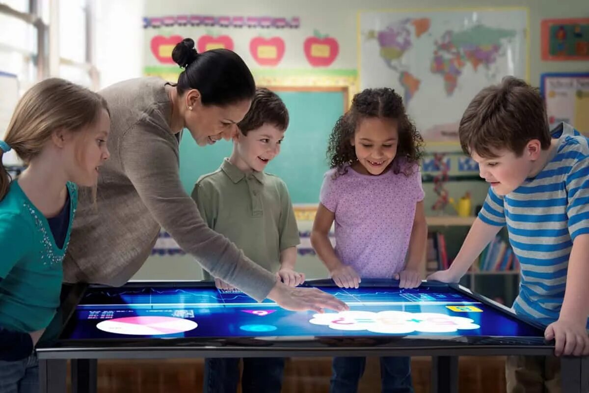 Интерактивный стол для школы. Современные игры для детей. Ученик будущего. Интерактивный для детей. Children s future