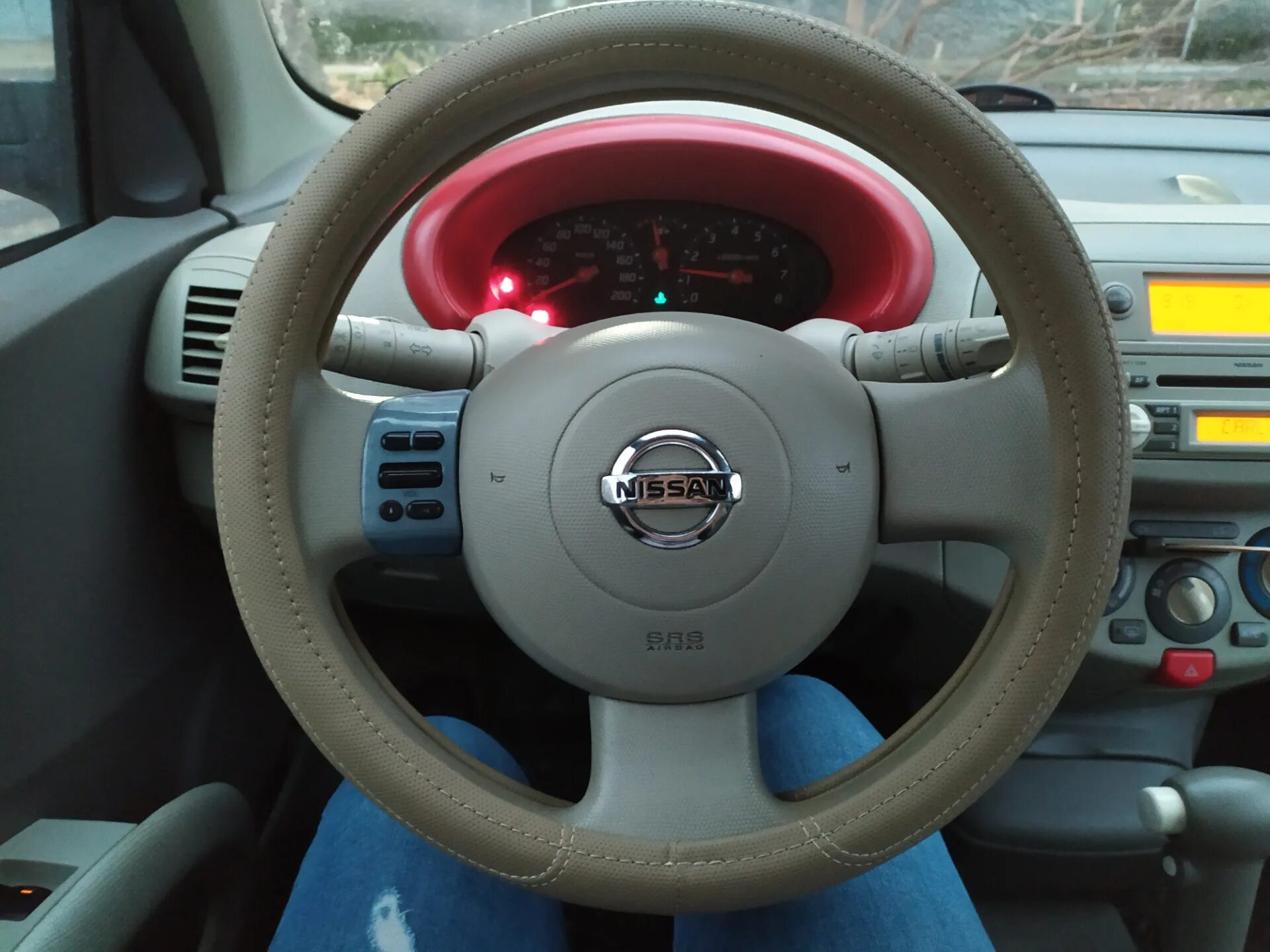 Ниссан без руля. Руль ниссан микра к12. руль ниссан лиф. nissan micra k11 руль. чехол на руль nissan march k12.