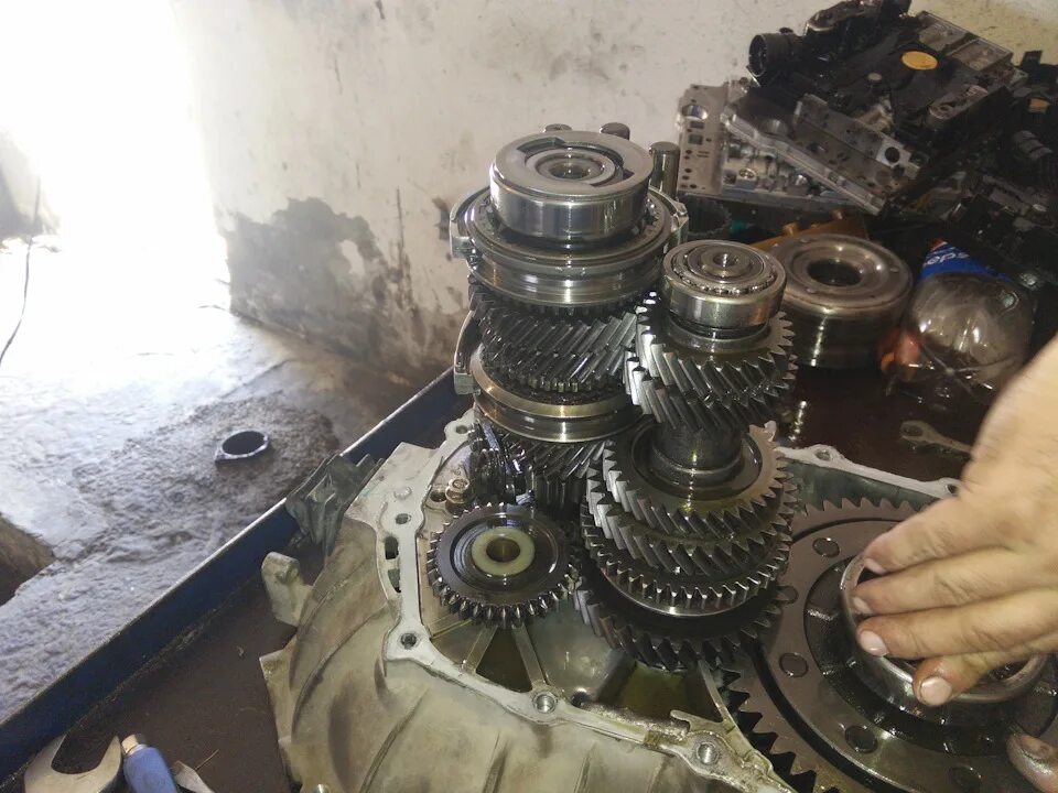Третья включается с хрустом