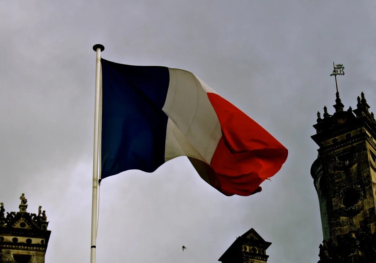 Французский четверо. Республика Франция. Франция Республики по порядку. Четвертая Республика во Франции картинки. Республика Франция ресурсы.