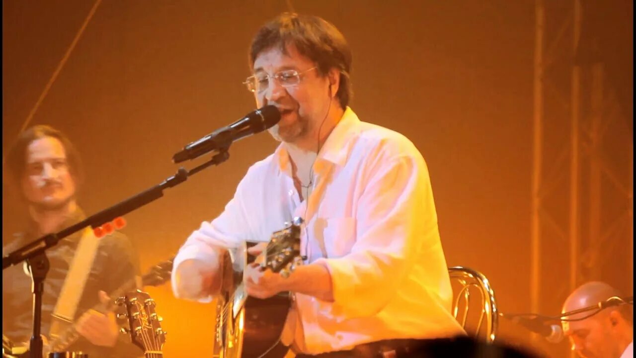 Шевчук песни видео. Ддт вокалист. Юрий шевчук и группа ддт. Шевчук ддт. Юрий шевчук и группа ддт.