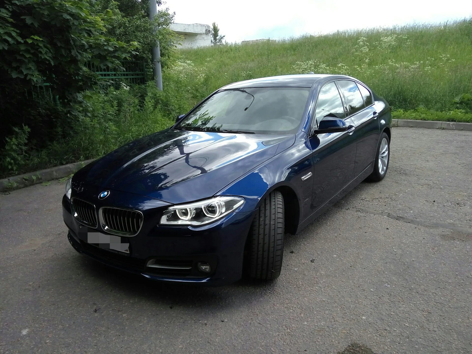 Bmw e60 атермальное лобовое. Бмв тонированная. Бмв м5 тонированная. Бмв f10 тонированная. Бмв тонированная.