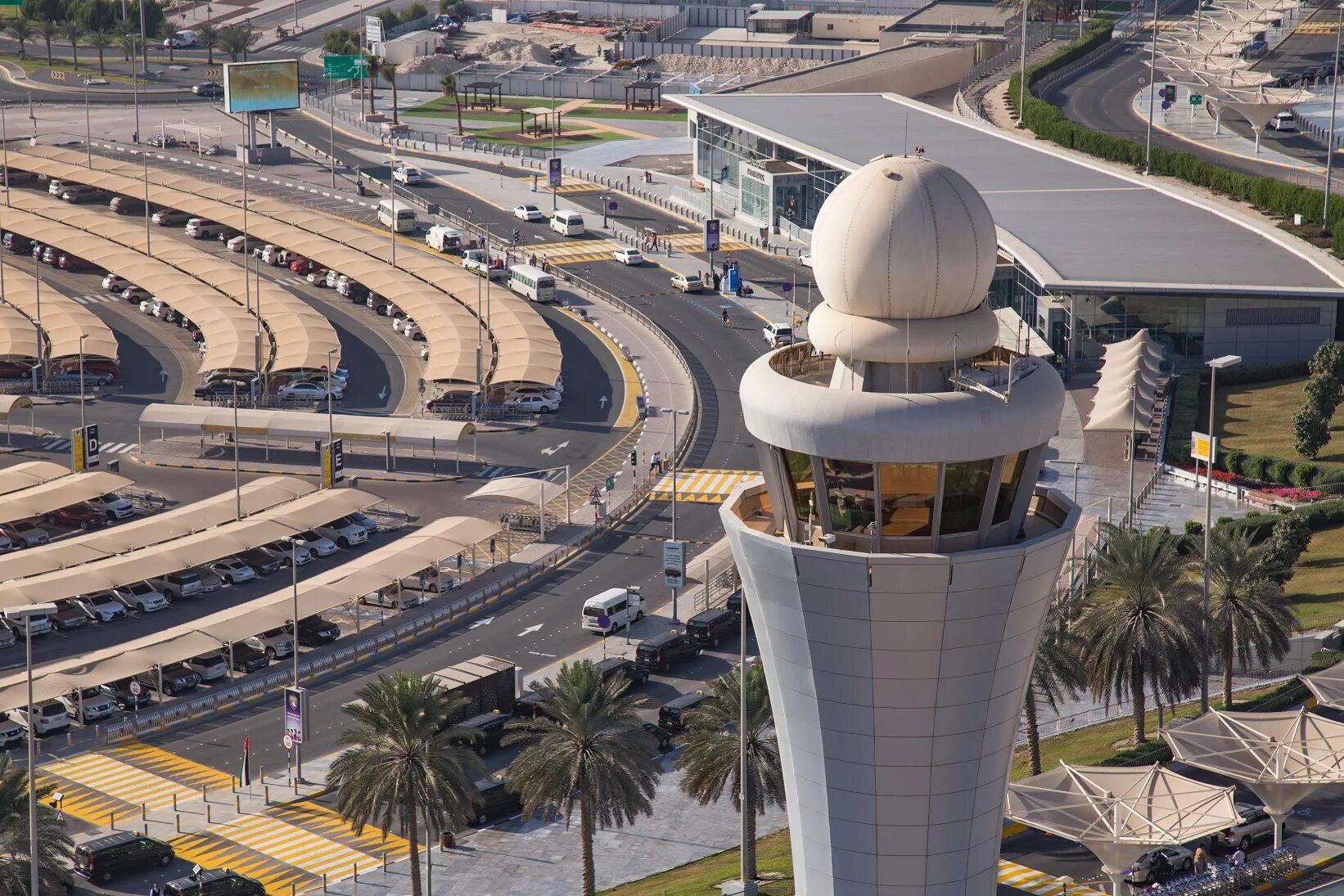 Арабские эмираты аэропорты международные. Аэропорт Абу Даби. ОАЭ аэропорт Абу Даби. Абу Даби Интернешнл аэропорт. Абу Даби Abu аэропорт.