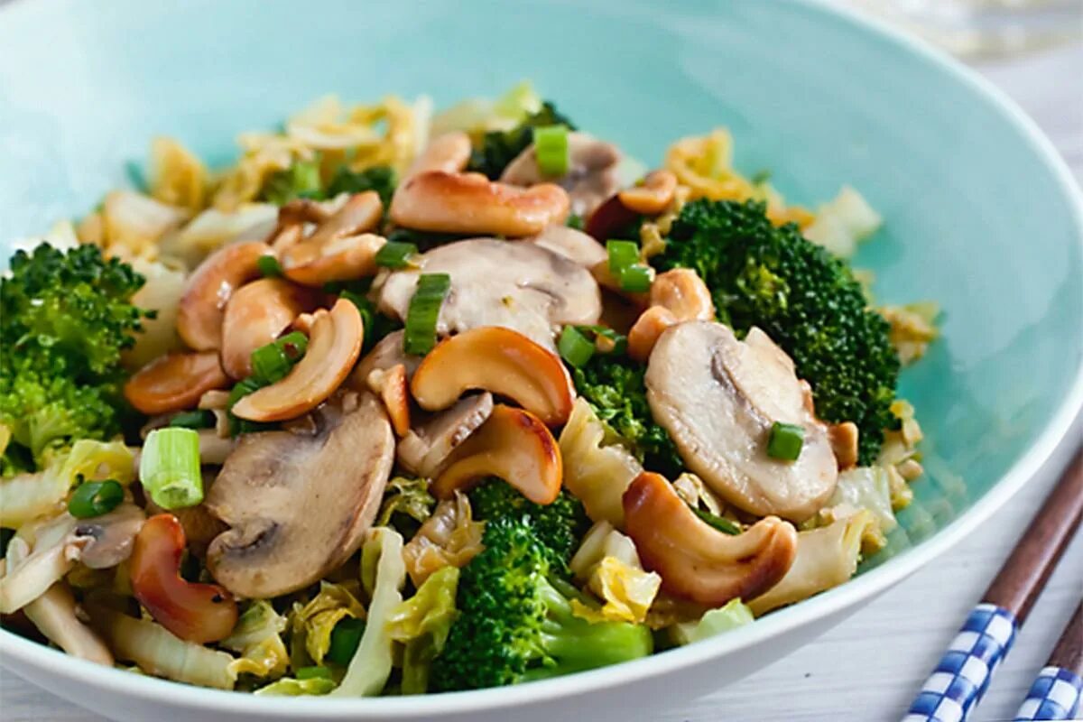 Рецепт растительных блюд. Блюда с грибами. Овощи и грибы. Блюда из овощей и грибов. Блюда с овощами и шампиньонами.