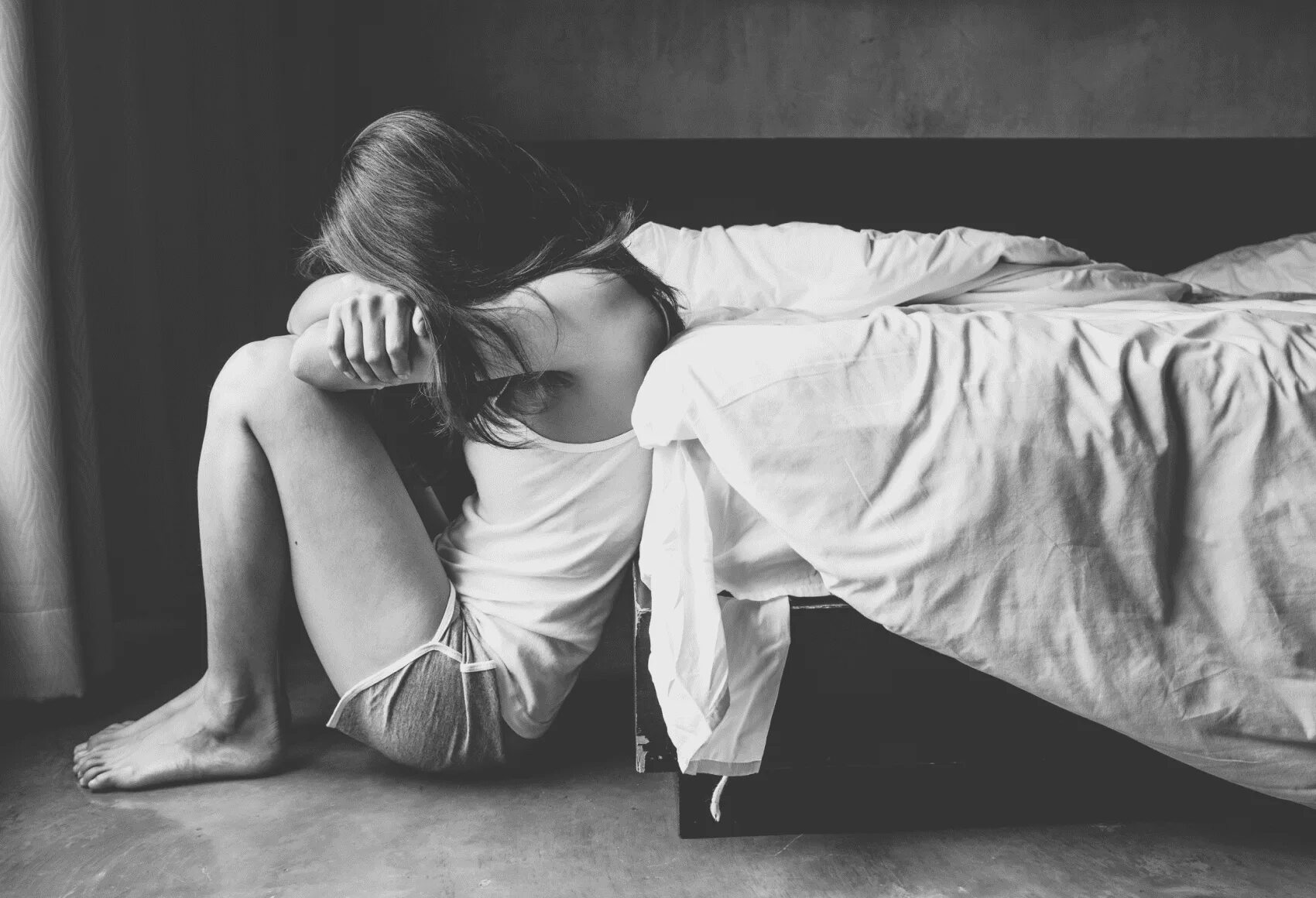 Депрессивный подросток фото. Депрессивная девушка. Депрессия картинки. Депрессивная девушка. Девушка в отчаянии.