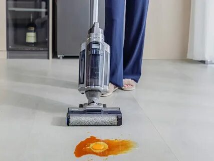 Робот пылесос с влажной уборкой и самоочисткой