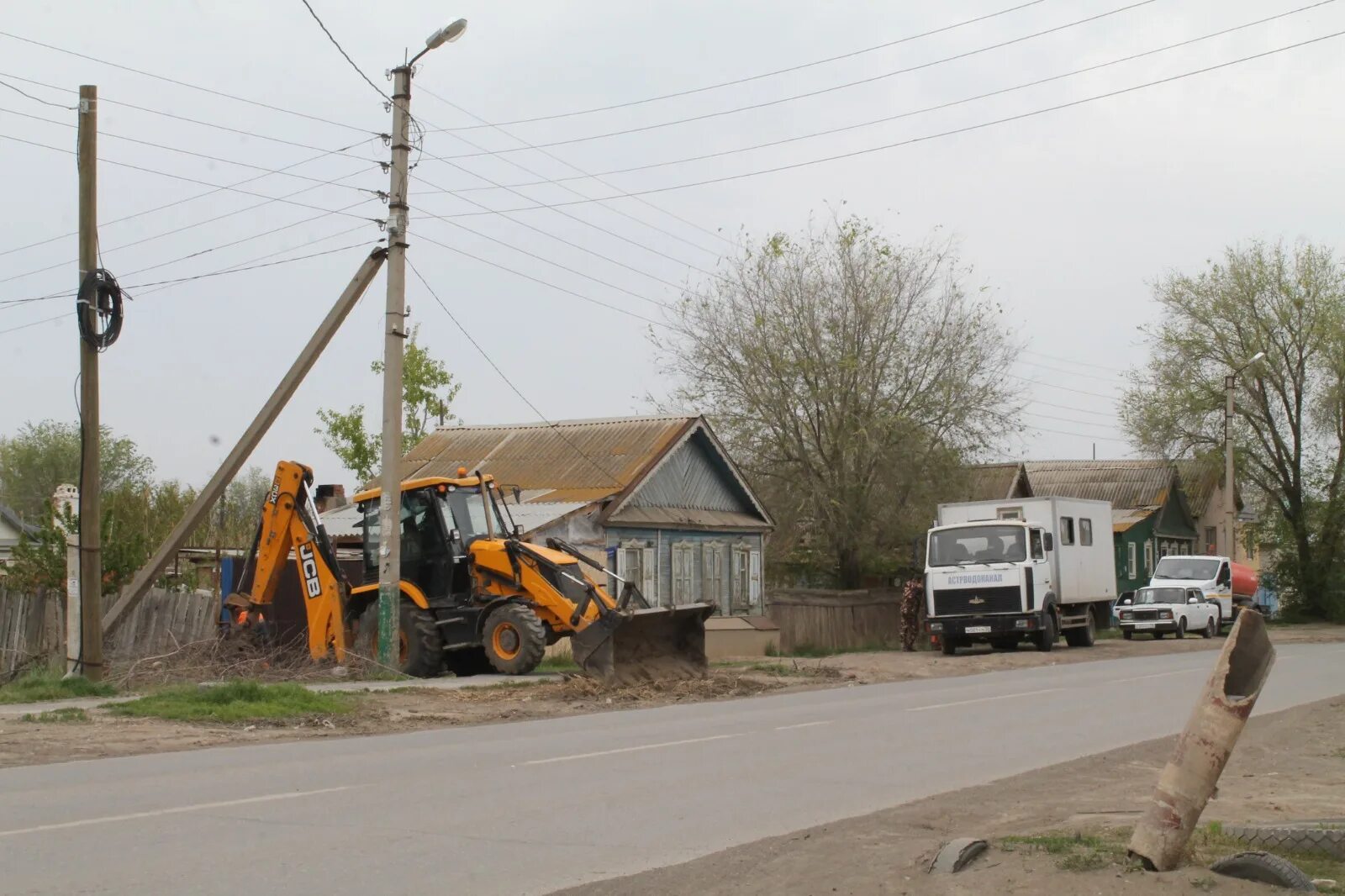 МУП Астрводоканал. Иногородняя техника помогает Астрводоканал. Отключили холодную воду астрахань