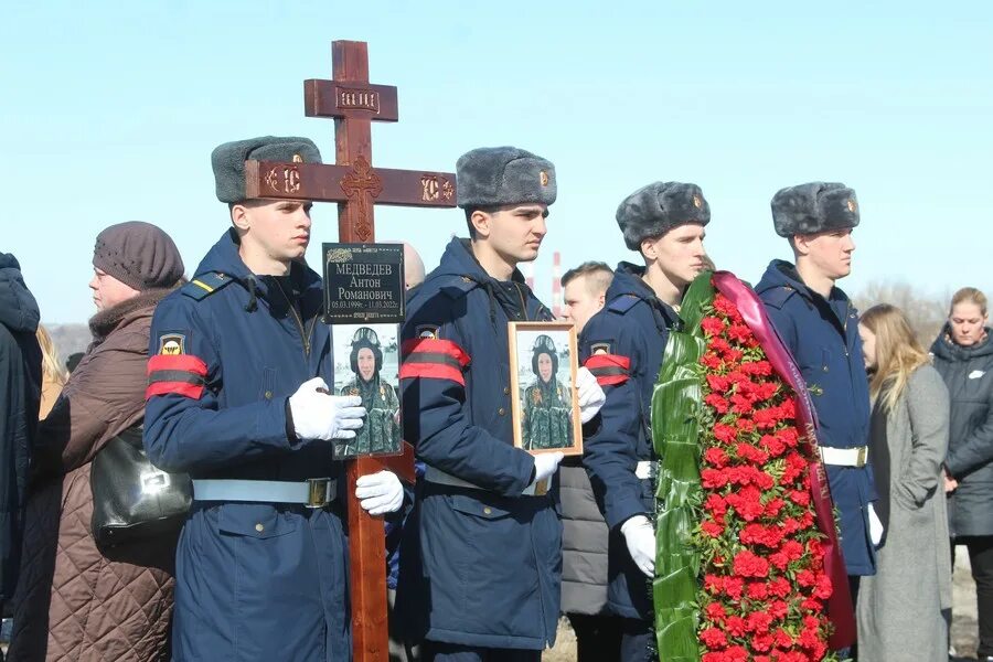 Прощание с воином. Похороны солдат погибших в Украине. Могилы военнослужащих погибших.