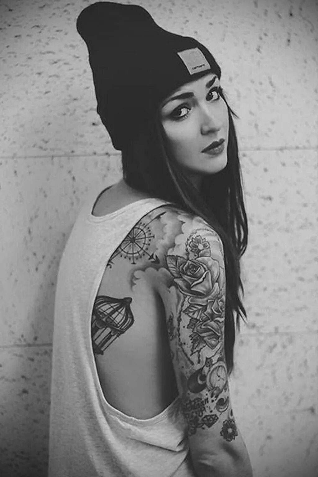 Дерзкая девочка. Тату для девушек. Блэкворк тотал. Черные тату девушки. Ханна сноудон.