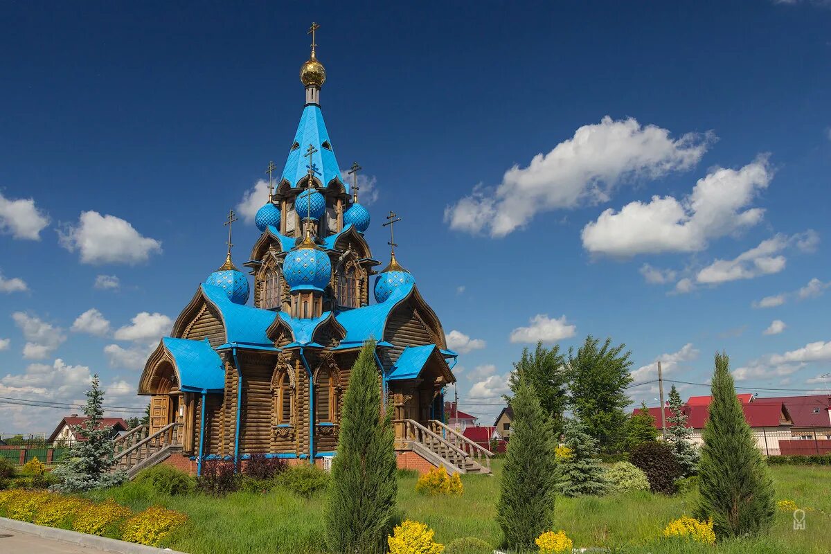 Храм рождества пресвятой богородицы в петра дубраве. Петра. Церковь петра дубрава. Городское поселение петра дубрава. Церковь в петра дубраве фото.