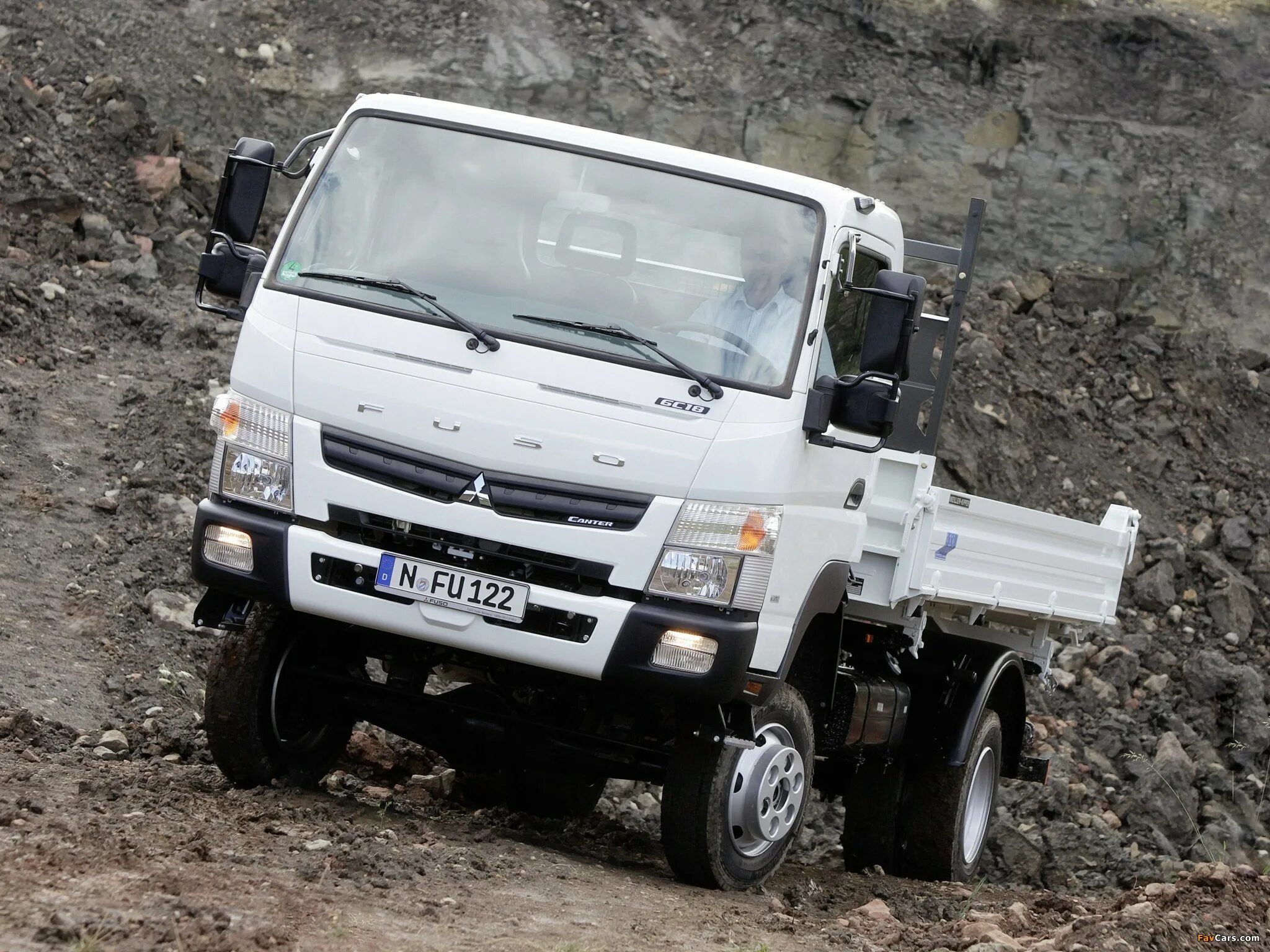 Грузовик митсубиси кантер. Митсубиси Фусо Кантер. Mitsubishi Fuso Canter 4х4. Mitsubishi Fuso Canter 4x4. Mitsubishi Fuso Canter 4.