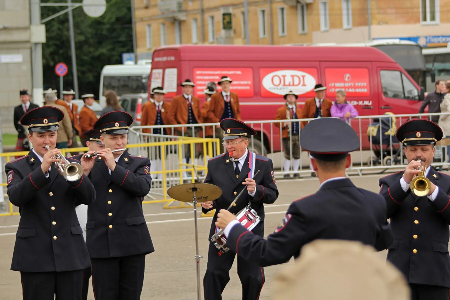 Сухопутные войска парад. День спецназа вв. 5425 воинская часть екатеринбург. Вв екатеринбург. Военный оркестр мвд.