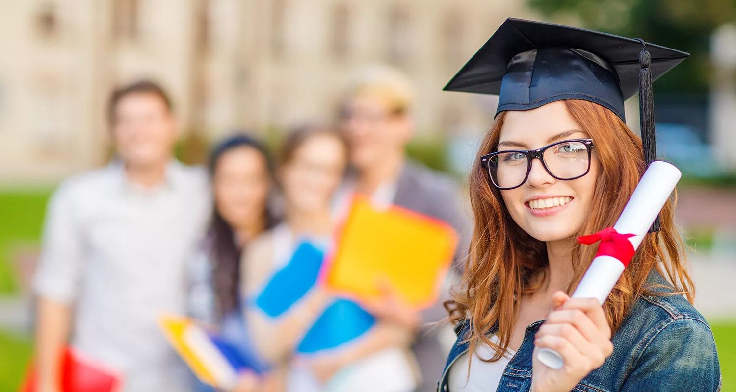 Выпускник вуза. Образование. Выпускники оксфорда. Выпускники в америке. Счастливые выпускники вузов.