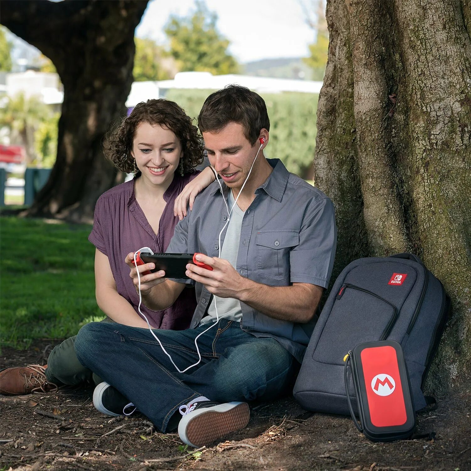 Let s switch. Nintendo switch 2018. play nintendo switch. nintendo switch player. держит нинтендо свитч.