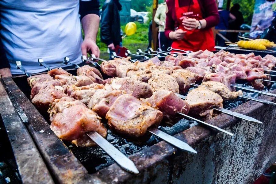 Шашлык сочи. Кумысная поляна саратов шашлыки. сочи шашлык в горах. шашлыки сочи усть каменогорск.