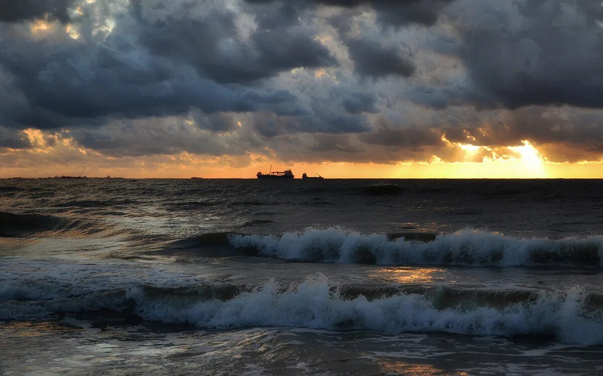 Волна зеленоградск. Балтийское море Зеленоградск. Балтика море Зеленоградск. Пасмурный Зеленоградск. Зеленоградск океан.