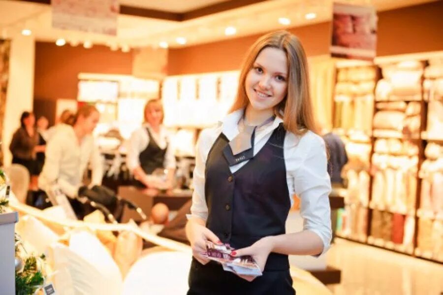 Продавец консультант. Тц октябрь северодвинск. Администратор магазина. Фотография администратора. Администратор трц.