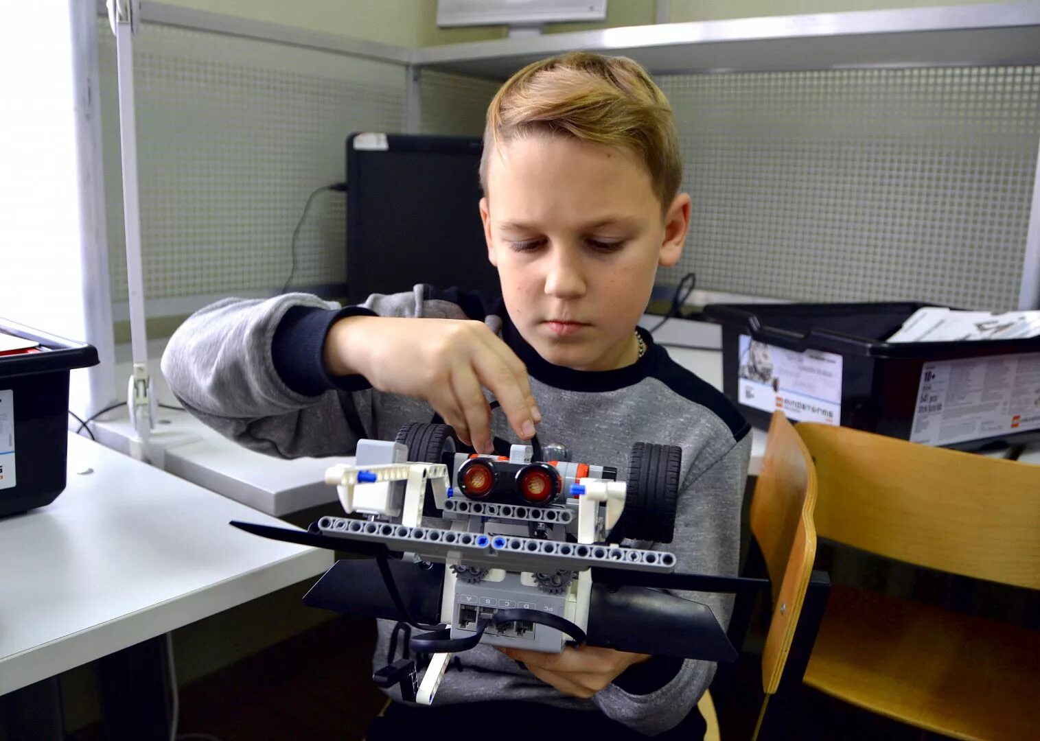 Проекты по робототехнике. Юные робототехники в школе. Юного техника робот. Школа юного техника. Юные робототехники