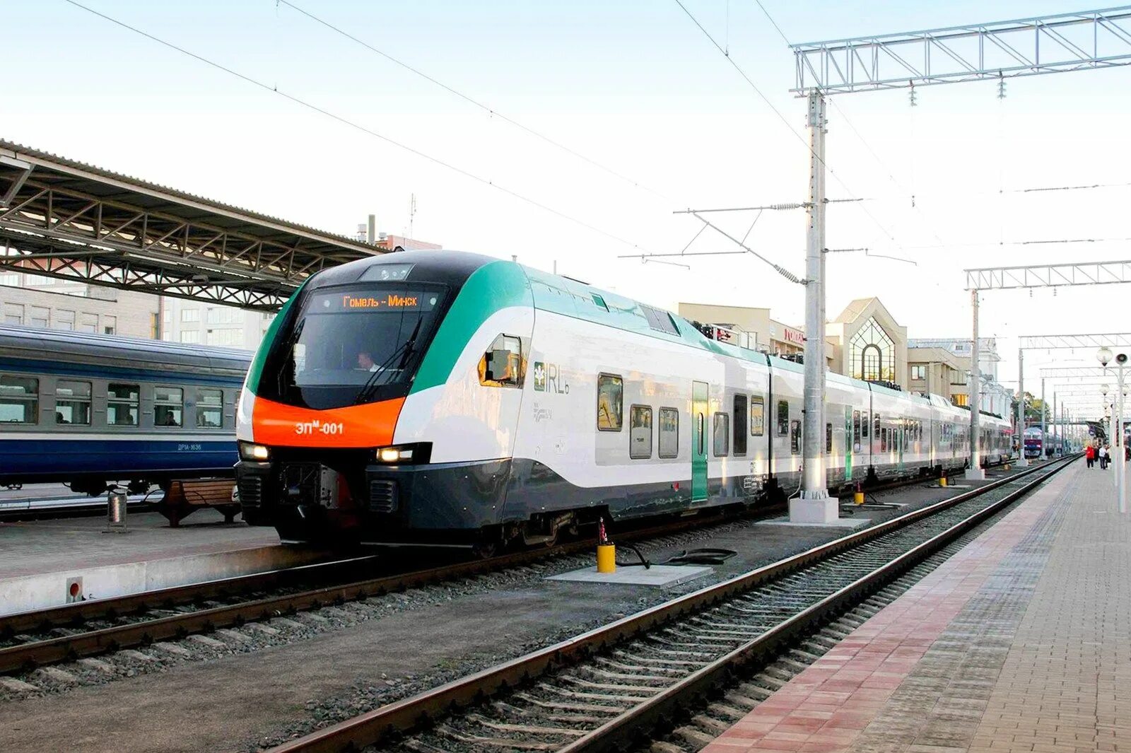 Поезд несвиж. Электропоезда штадлер. stadler flirt беларусь. электропоезд штадлер минск. поезд stadler flirt.
