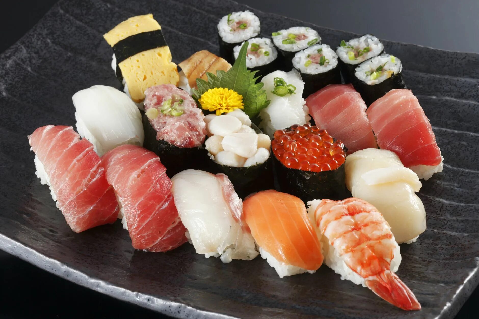 Лучшая японская кухня. Суши. Красивые роллы. Японская кухня. Японские суши.