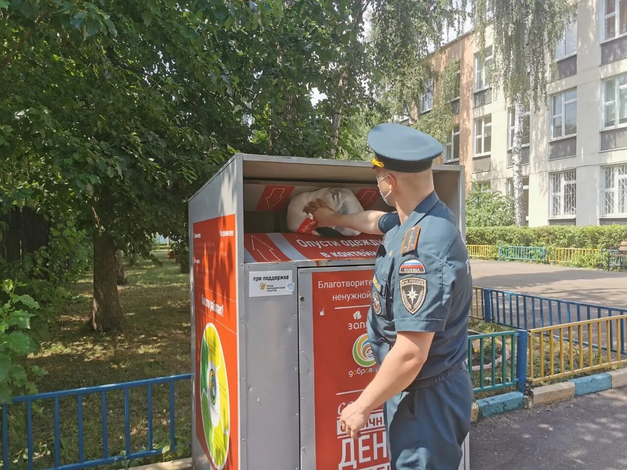 Доброворот контейнеры. Сотрудники МЧС ВАО Москвы. МЧС Измайлово. Доброворот контейнеры Москва.