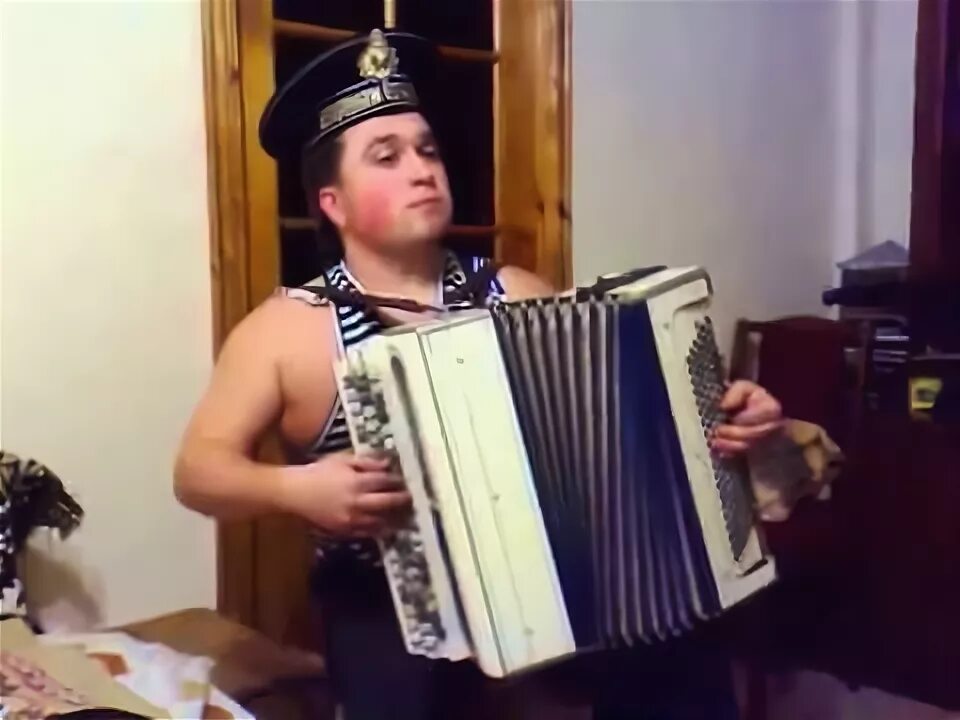 Парень виртуозно играет
