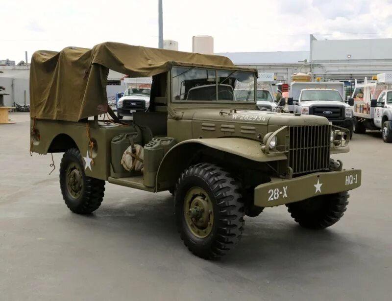 Ягуар машина xj 2012. Машина три четверти. Dodge wc. Бмв м5 на белом фоне. Dodge wc-53.