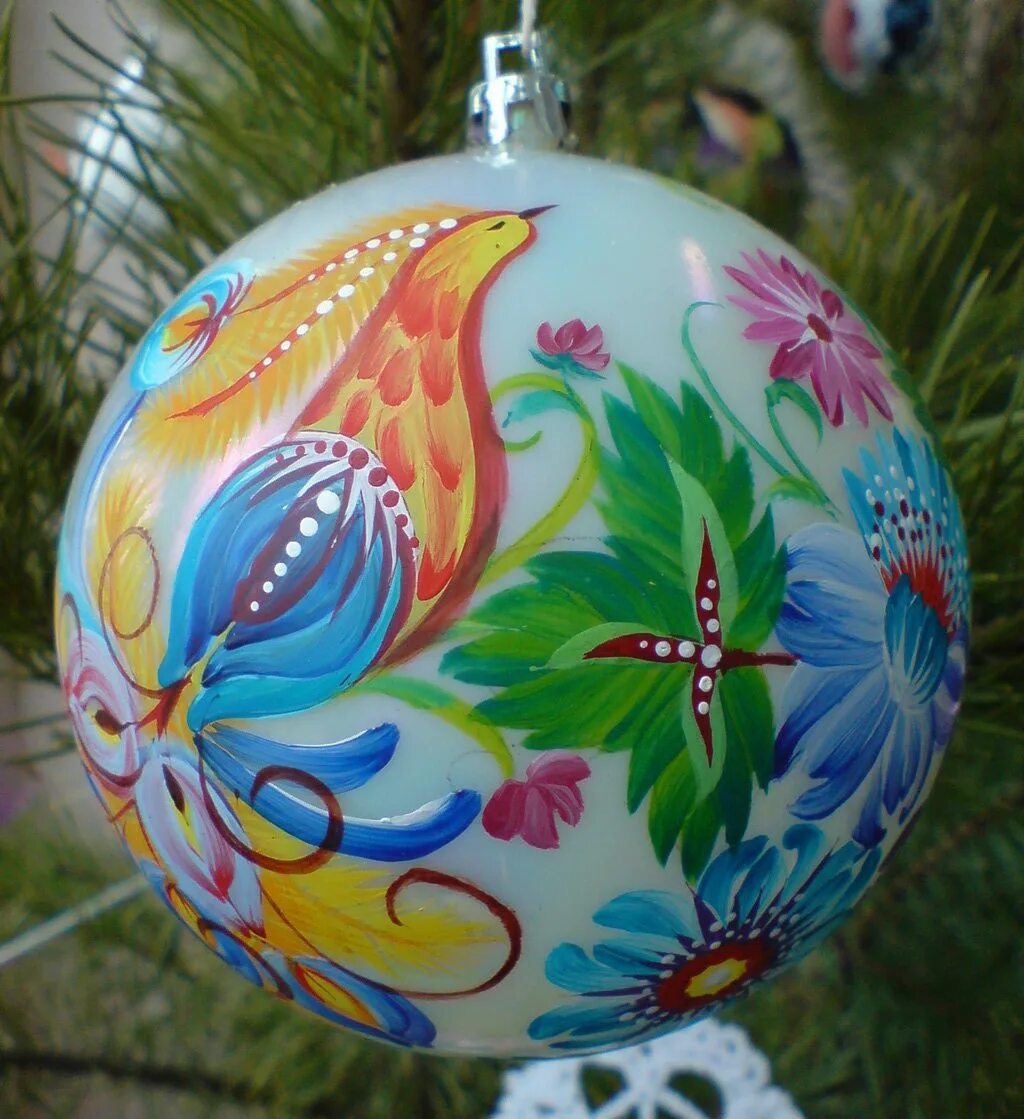 Расписные елочные игрушки. Расписные новогодние шары. Роспись елочных. Елочные игрушки ручная роспись. Расписные елочные шары.