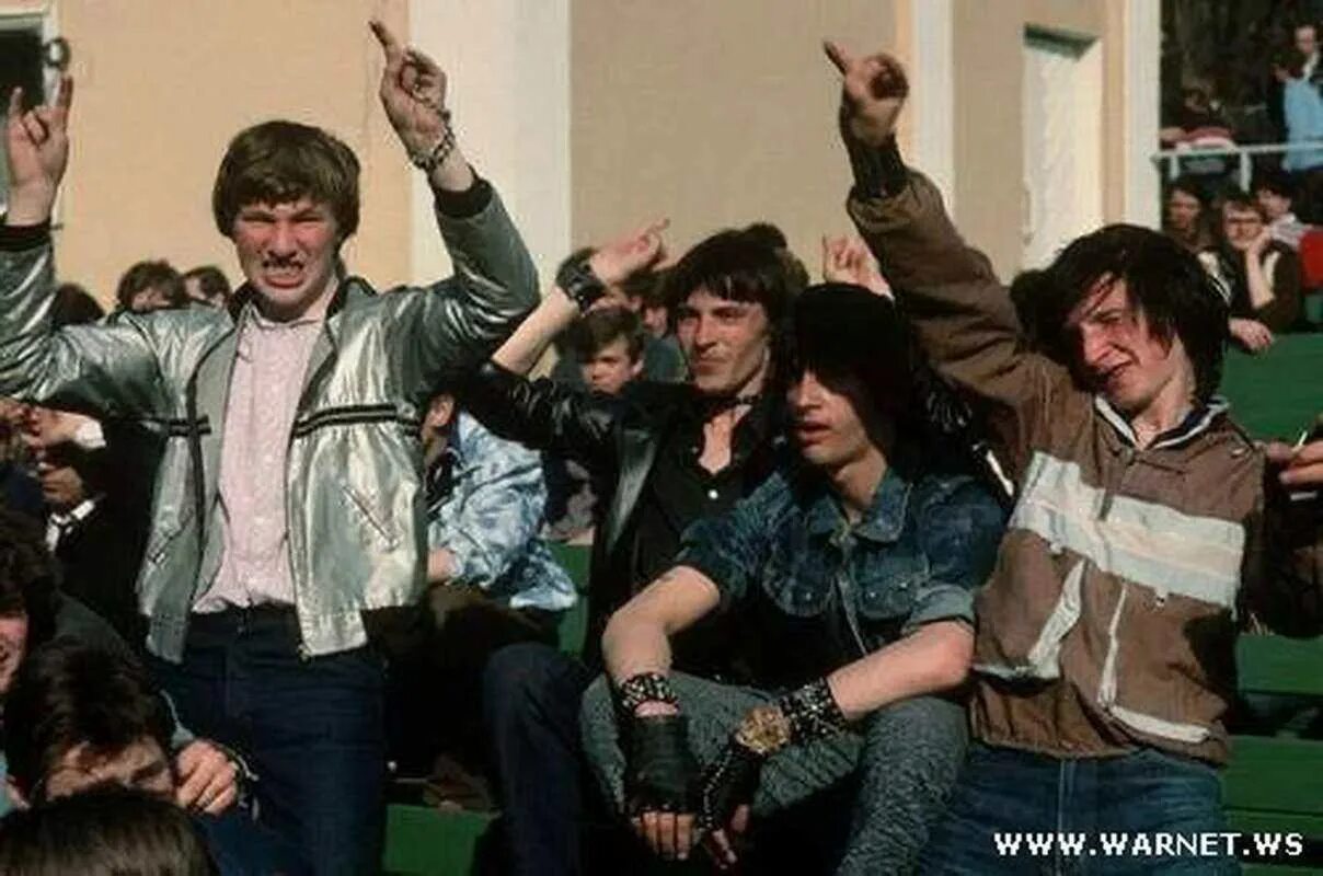 Мода конца 80-х годов в ссср. Европейская дискотека 1996. Культура 90-х. Цой арбат 1990. Молодежь 80-х.