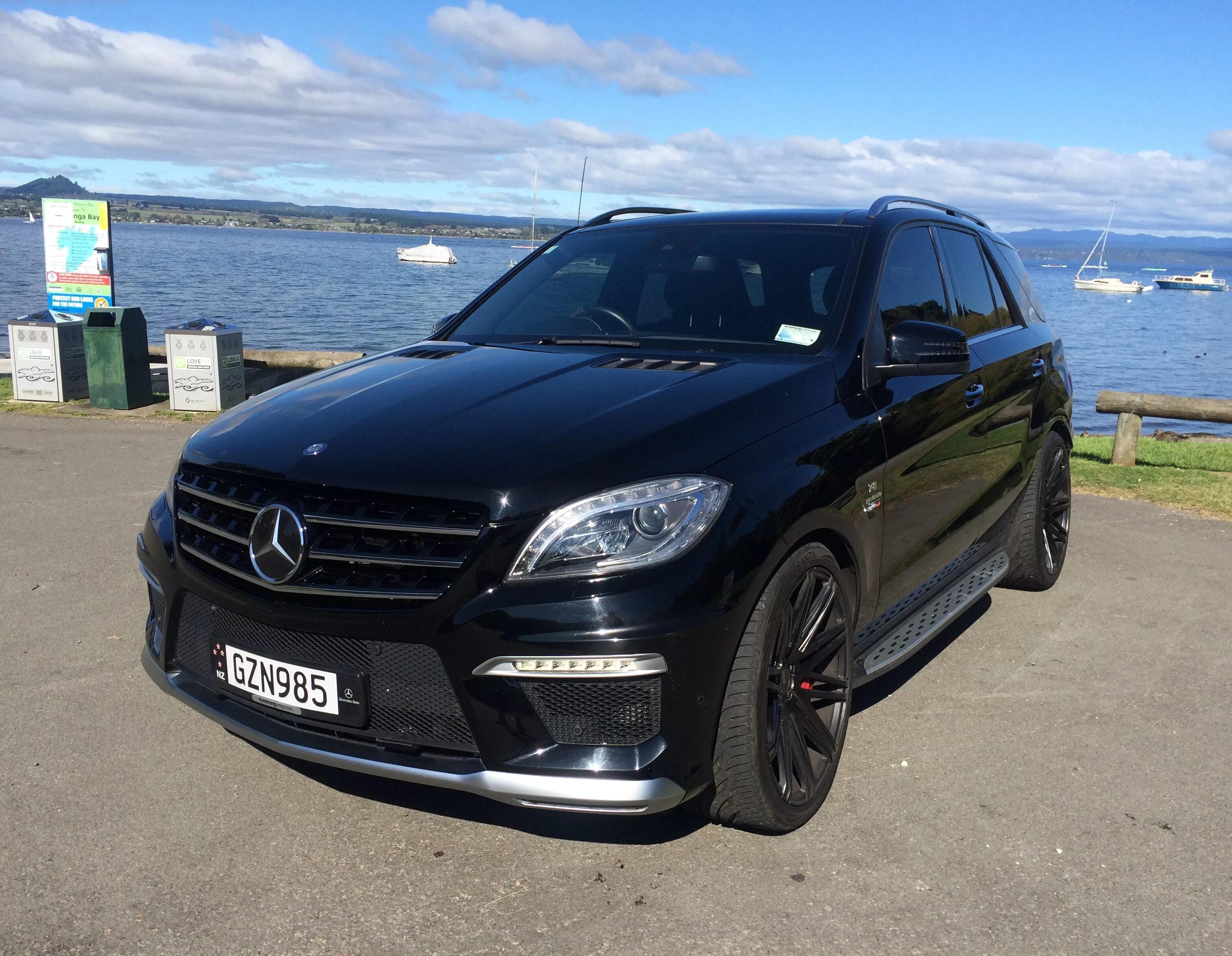 Куплю мерседес мл 166. Mercedes ml 166 AMG. Ml 63 AMG 166. Mercedes-Benz ml 63 AMG w166. Черный Мерседес мл 166 63 АМГ.