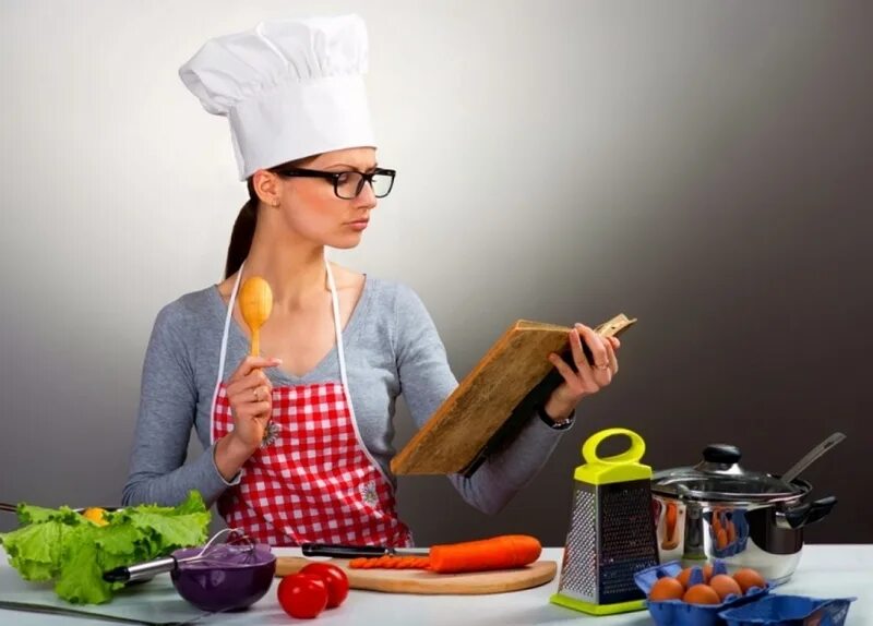 Творчество повара. Готовка на кухне. Женщина на кухне. Фотосессия на кухне. Полезные Кулинарные советы.
