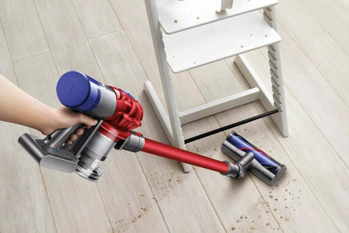 Купить новый дайсон. Dyson v8. Пылесос Dyson v8. Dyson v7 v8 Vacuum Cleaner. Пылесосы Dyson v8 absolute комплектация.