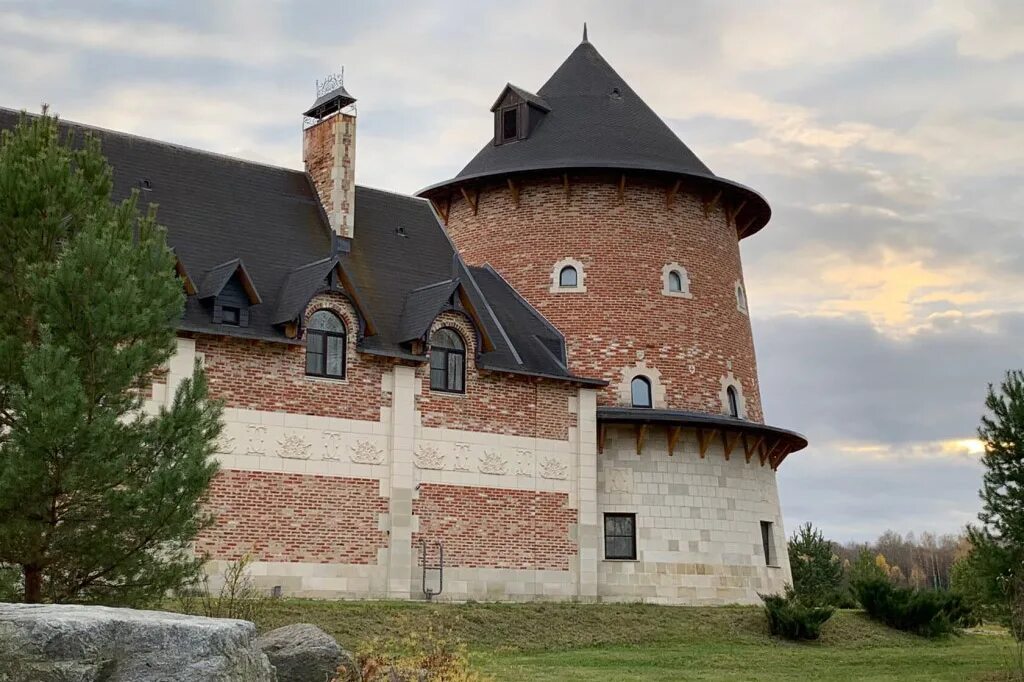 Доношово озерский район отель замок. Озеры доношово замок. Ля ферма. Замок озеры la ferme de reve. Ля ферм де реве коломна.