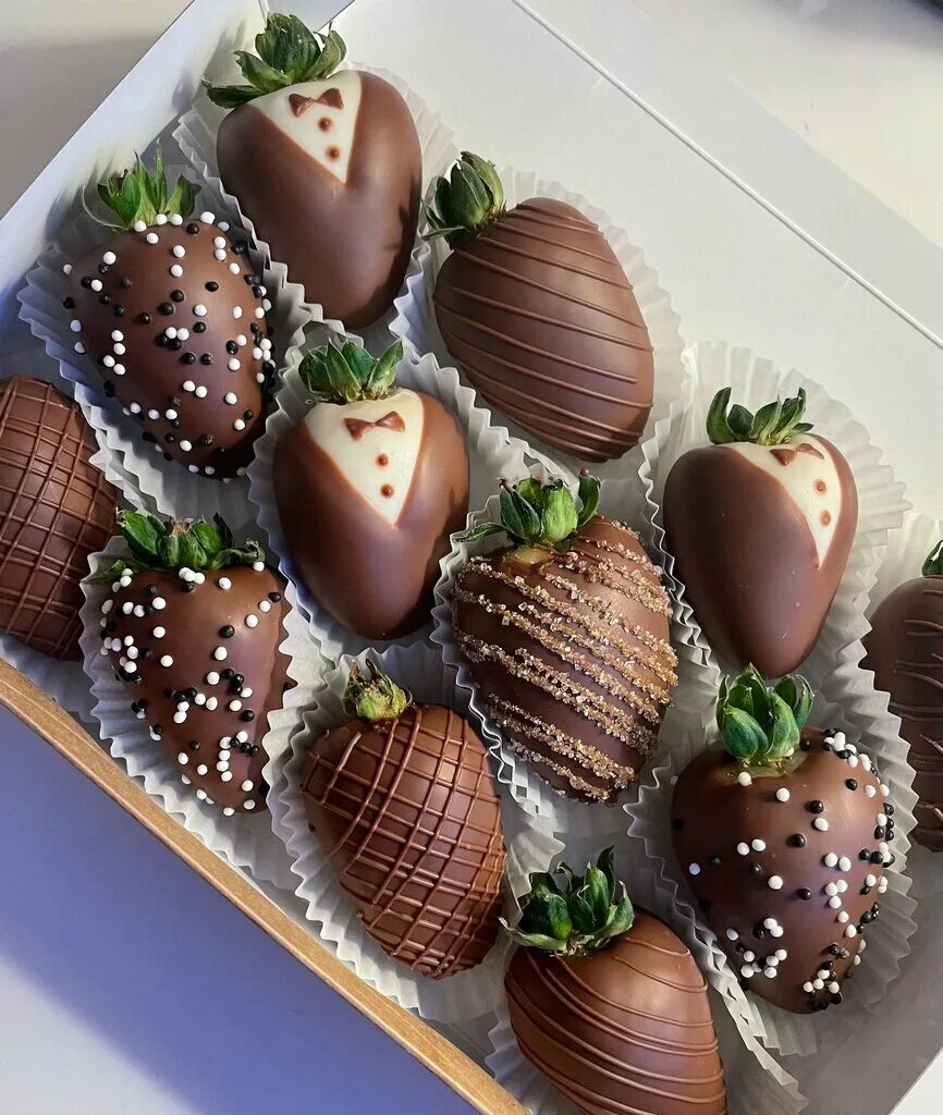 Chocoroom. Chocoroom клубника в шоколаде. клубника в шоколаде с кокосовой стружкой.