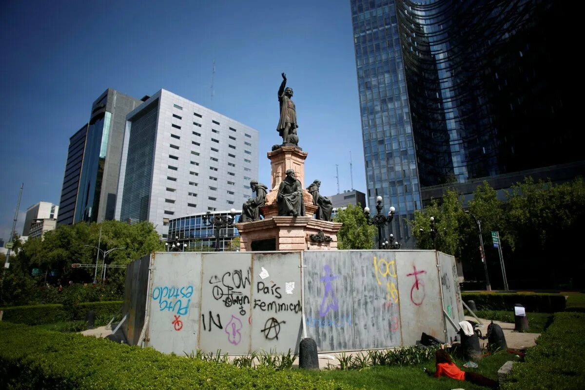 Город америка в мексике. Мексика столица Мехико Сити. Мэрия Мехико. Герреро Мехико статуя.