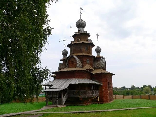 Воскресенская церковь суздаль деревянная. Храм деревянного зодчества суздаль. Музей деревянного зодчества в суздале церковь. Преображенская церковь в суздале в музее деревянного зодчества. Владимиро-суздальский заповедник в суздале.