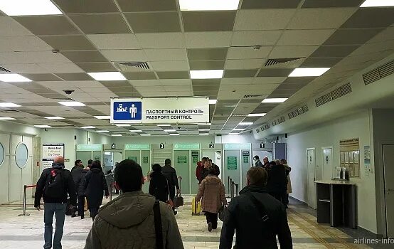 Казахстан паспортный контроль. Паспортный контроль. Казахстан аэропорт таможня. Пограничники в аэропорту. Паспортный контроль на границе.