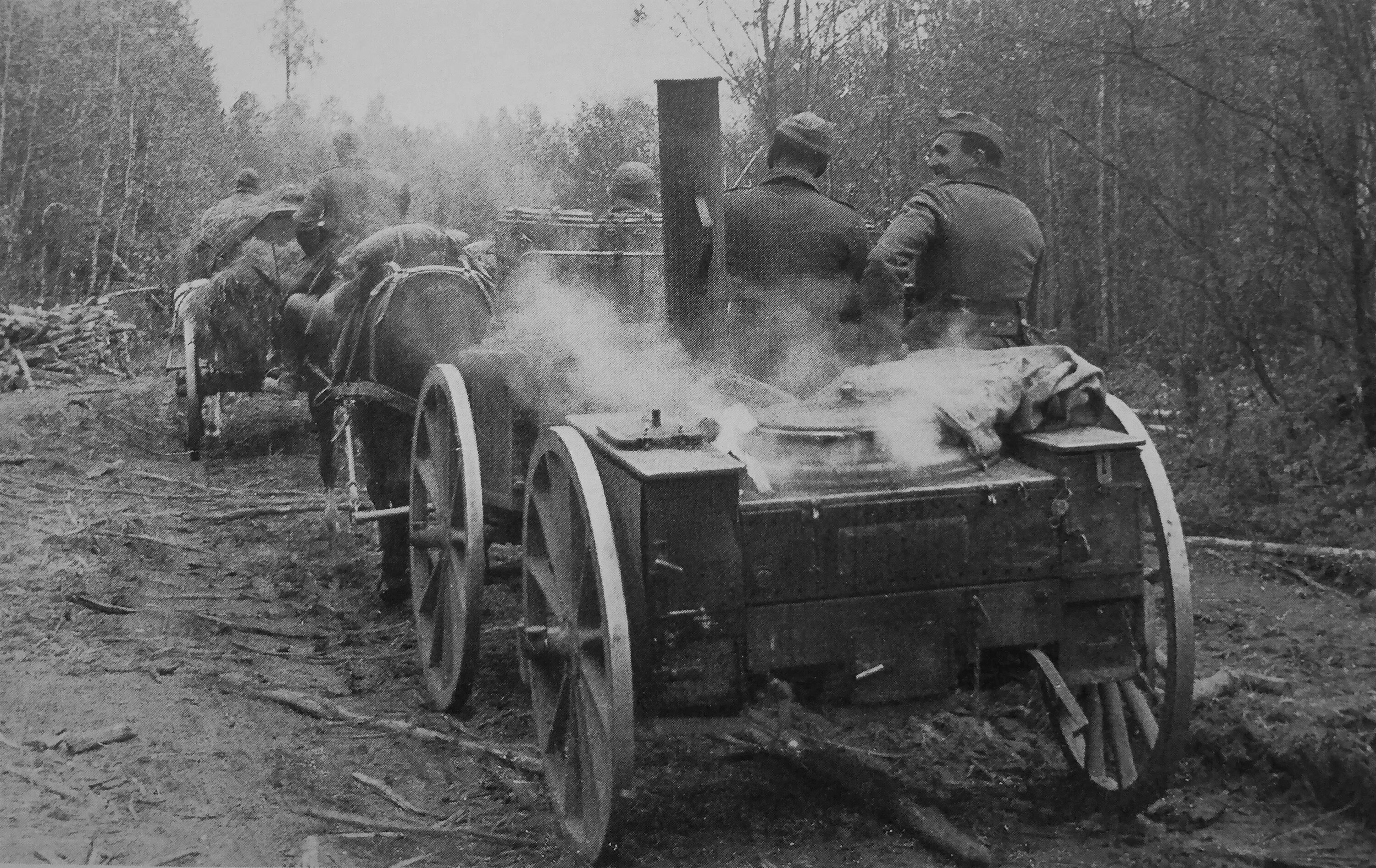 Фронт телега. Полевая кухня РККА 1941. Полевые кухни вермахта 2 мировой войны. Полевая кухня армейская 1941г. Немецкая Полевая кухня первой мировой войны.