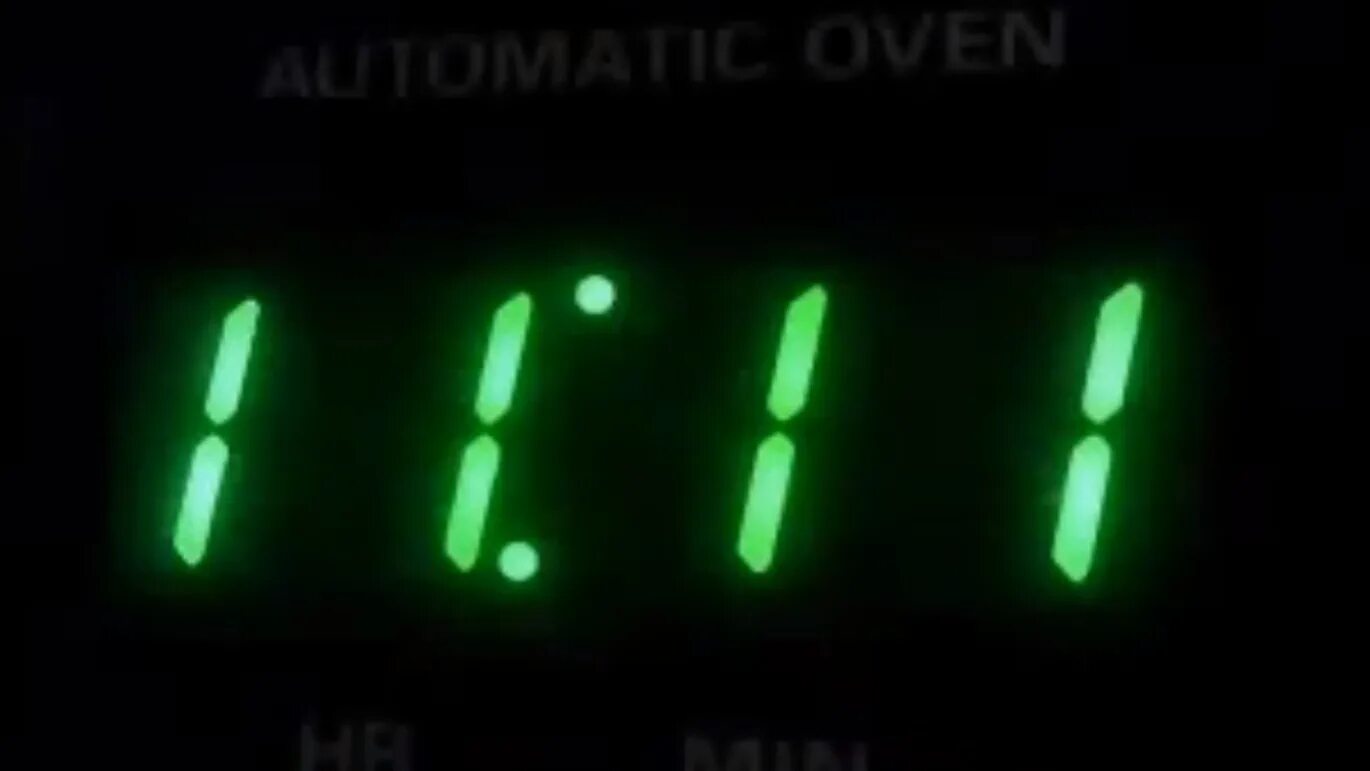 Число 11 11 время. Часы 11:11. 11 11 11 на часах. 11 на часах. число 11 11 на часах.