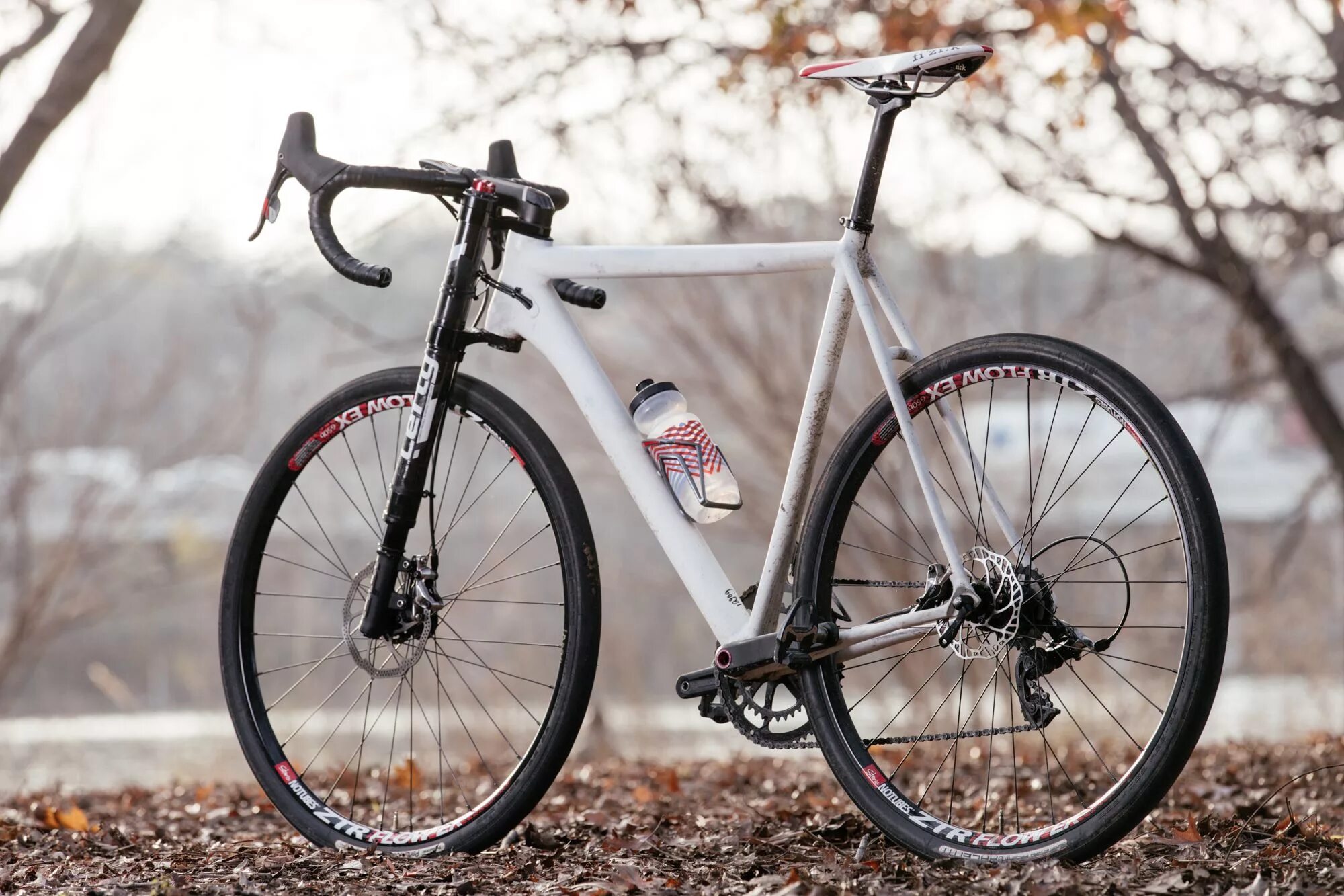 Вело сторона. Вилка cannondale lefty. велосипед cannondale lefty. велосипеды cannondale с вилкой lefty. циклокросс канондейл.