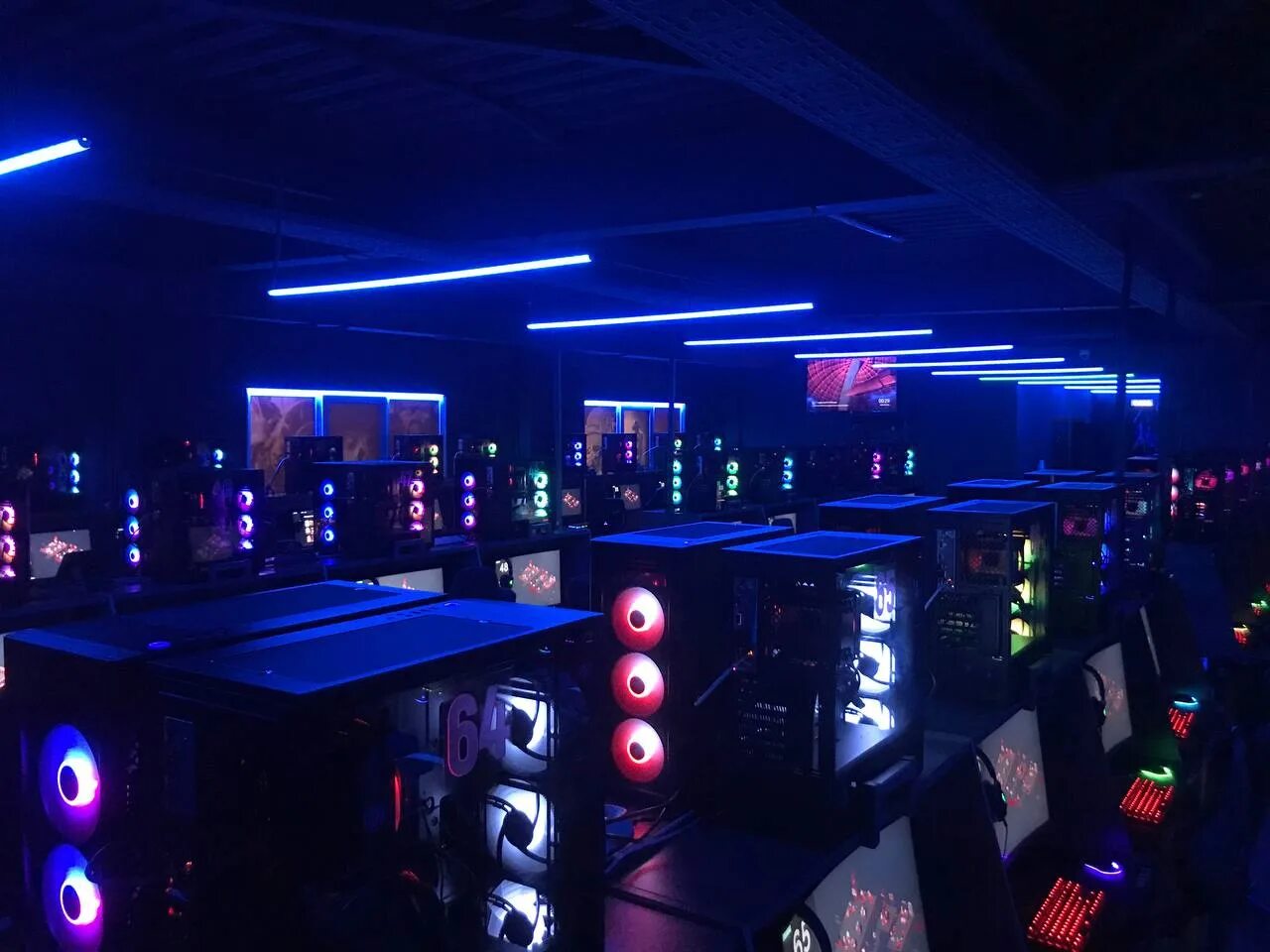 1shot самара. True gamers киберспортивная арена. 1 киберспортивный игровой клуб. проект компьютерного клуба. клуб shots.